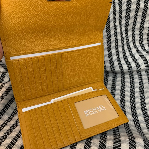 Michael kors brown wallet brand new large trifold - Picture 7 of 8